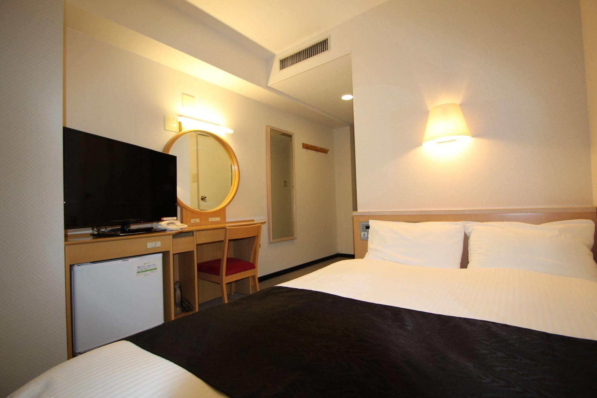 Apa Hotel Tonami Ekimae מראה חיצוני תמונה