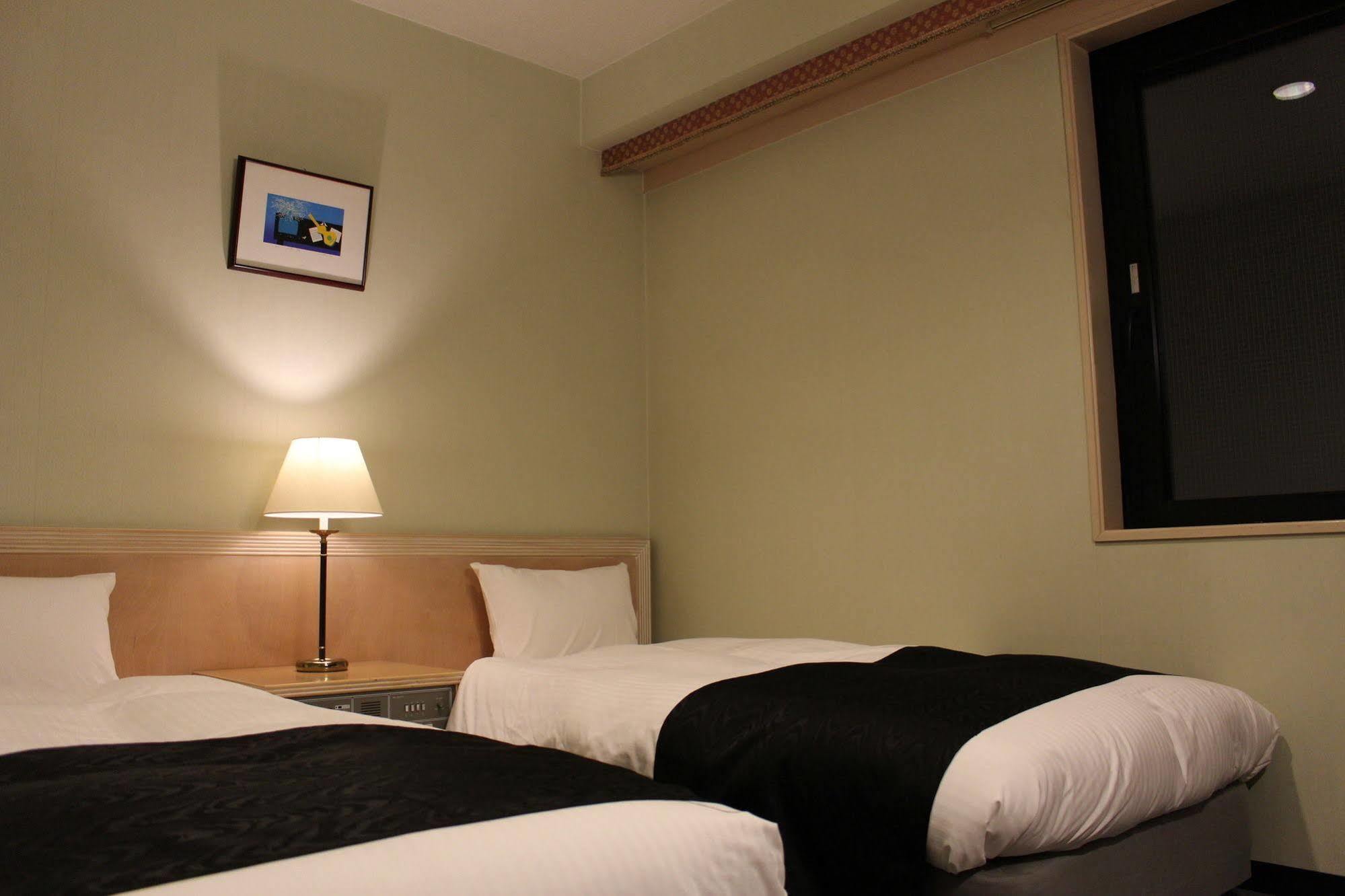 Apa Hotel Tonami Ekimae מראה חיצוני תמונה
